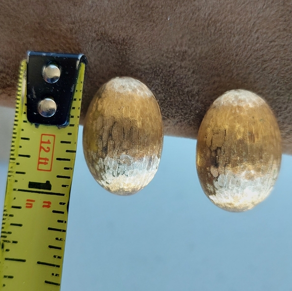 SOLD Monet Vintage Clip On Earrings Brushed Gold Oval Chunky Matte Signed - Picture 3 of 6